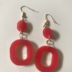 boucles d'oreilles en résine rouge en forme d'anneau